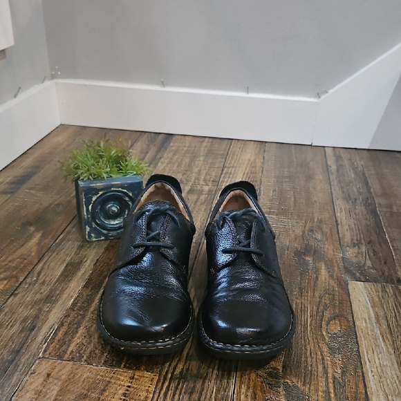 b.o.c Women's Black Leather Lace Up Casual Oxfords - Picture 5 of 12